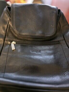 La Diva Black Leather Backpack - Sleek Women's Daypack